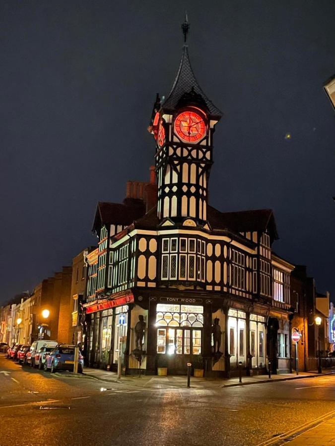 The Clock Tower Apartment - Spacious, Modern, 2 Bed Room Apartment , Southsea With Free Parking - Sleeps 4 Πόρτσμουθ Εξωτερικό φωτογραφία