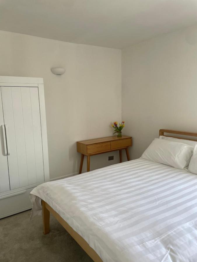 The Clock Tower Apartment - Spacious, Modern, 2 Bed Room Apartment , Southsea With Free Parking - Sleeps 4 Πόρτσμουθ Εξωτερικό φωτογραφία