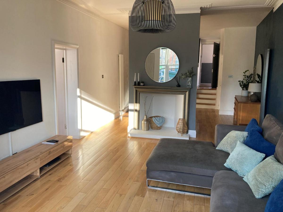 The Clock Tower Apartment - Spacious, Modern, 2 Bed Room Apartment , Southsea With Free Parking - Sleeps 4 Πόρτσμουθ Εξωτερικό φωτογραφία