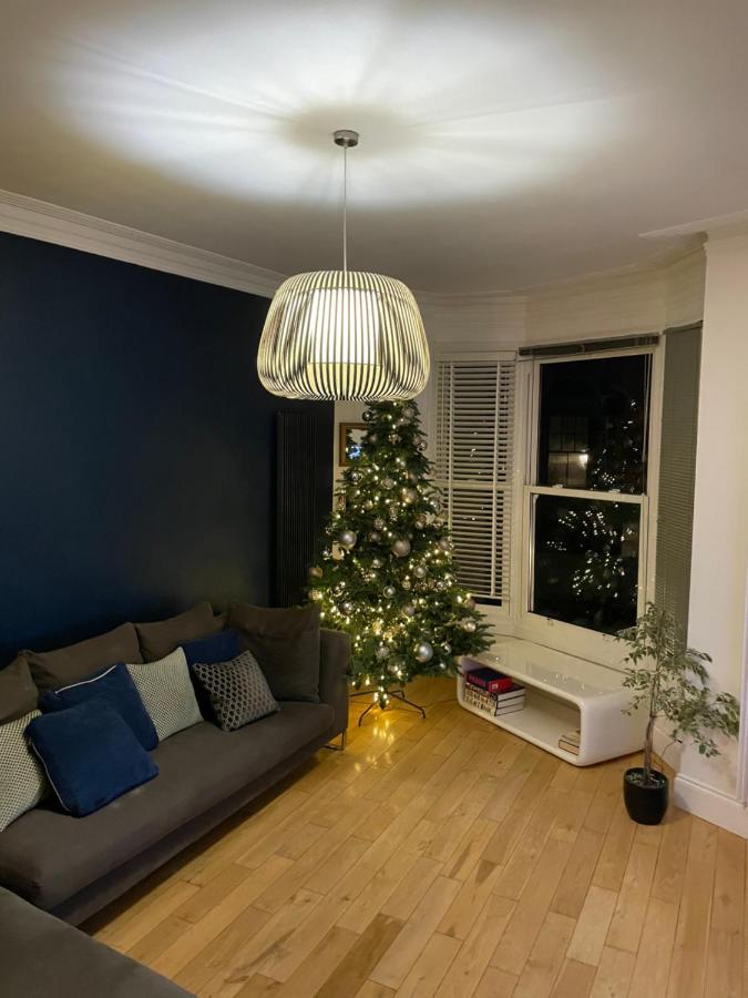 The Clock Tower Apartment - Spacious, Modern, 2 Bed Room Apartment , Southsea With Free Parking - Sleeps 4 Πόρτσμουθ Εξωτερικό φωτογραφία
